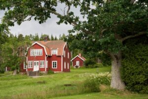 Röd villa i natur